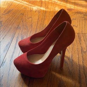 Steve Madden red pumps